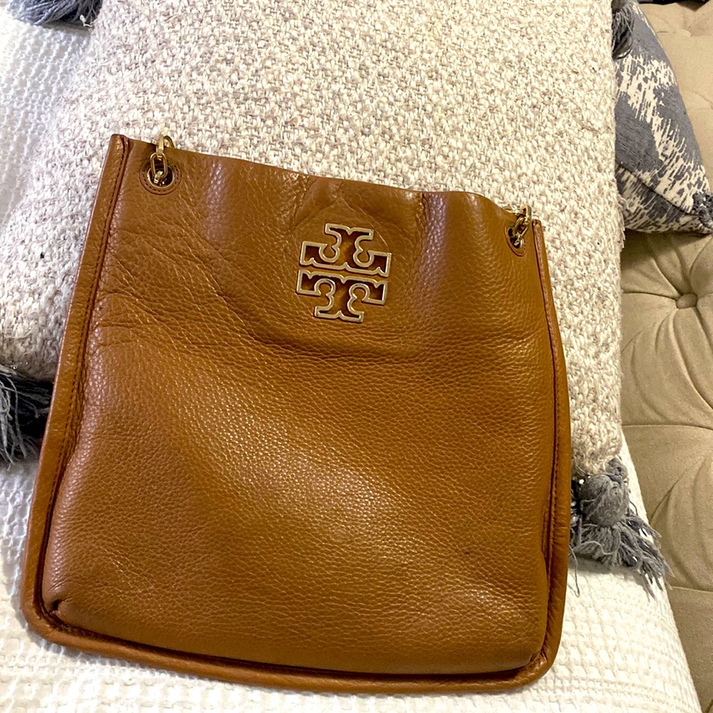 Tory Burch brown cross body bag! Edgy, cute and versatile.